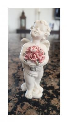Gi168 altweiß Engel stehend mit Rosen Gilde