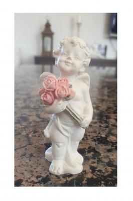 Gi170 altweiß Engel stehend mit Rosen Gilde