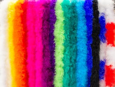 O45590-104 karotten-orange Marabu Besatz Federschal länge ca.2 Meter - 2